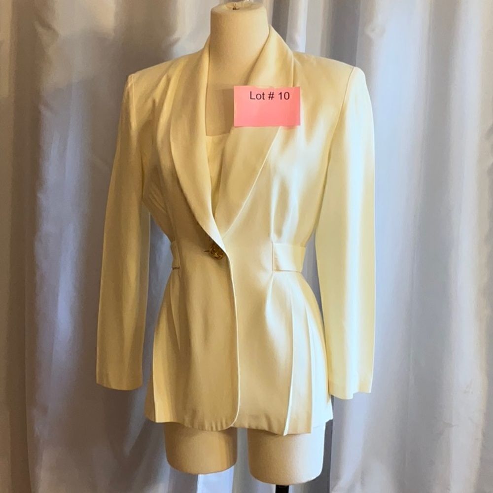 VINTAGE CREAM COLORED JACKET, BY DANI MAX in size 6